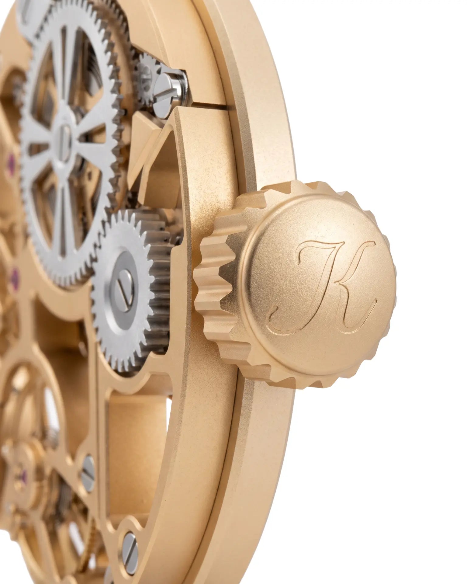 MECA TRADITION — Macro detail of the signature crown with the cursive K
